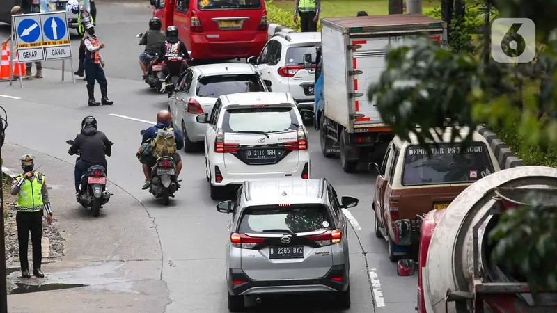 Uji Coba Ganjil Genap di Jalan Margonda Raya Depok