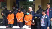 Polisi kembali menangkap 3 tersangka kasus istri membunuh suami dan anak tiri. (Merdeka.com/ Nur Habibie)