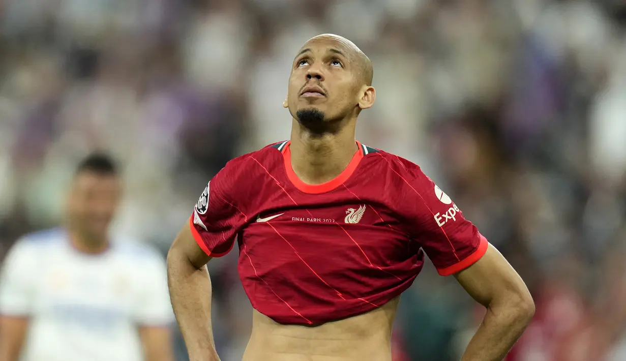 Ekspresi pemain Liverpool Fabinho setelah pertandingan sepak bola final Liga Champions antara Liverpool dan Real Madrid di Stade de France, Saint Denis, Prancis, 28 Mei 2022. Real Madrid menang 1-0. (AP Photo/Manu Fernandez)