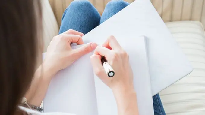 Manfaat menulis tangan/copyright Unsplsah.com