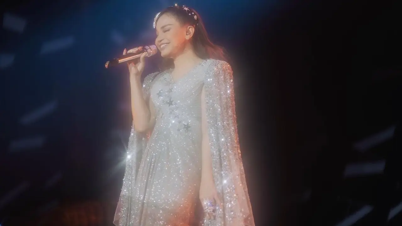 10 Potret Rossa Manggung dalam Balutan Dress-Dress Super Megah, Konser dengan Tampilan Bak Princess