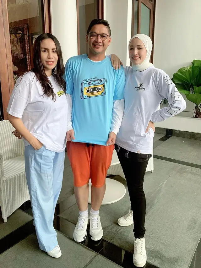 Pasha Ungu bersama istri dan Momo Geisha (Foto: Instagram/@therealmomogeisha)