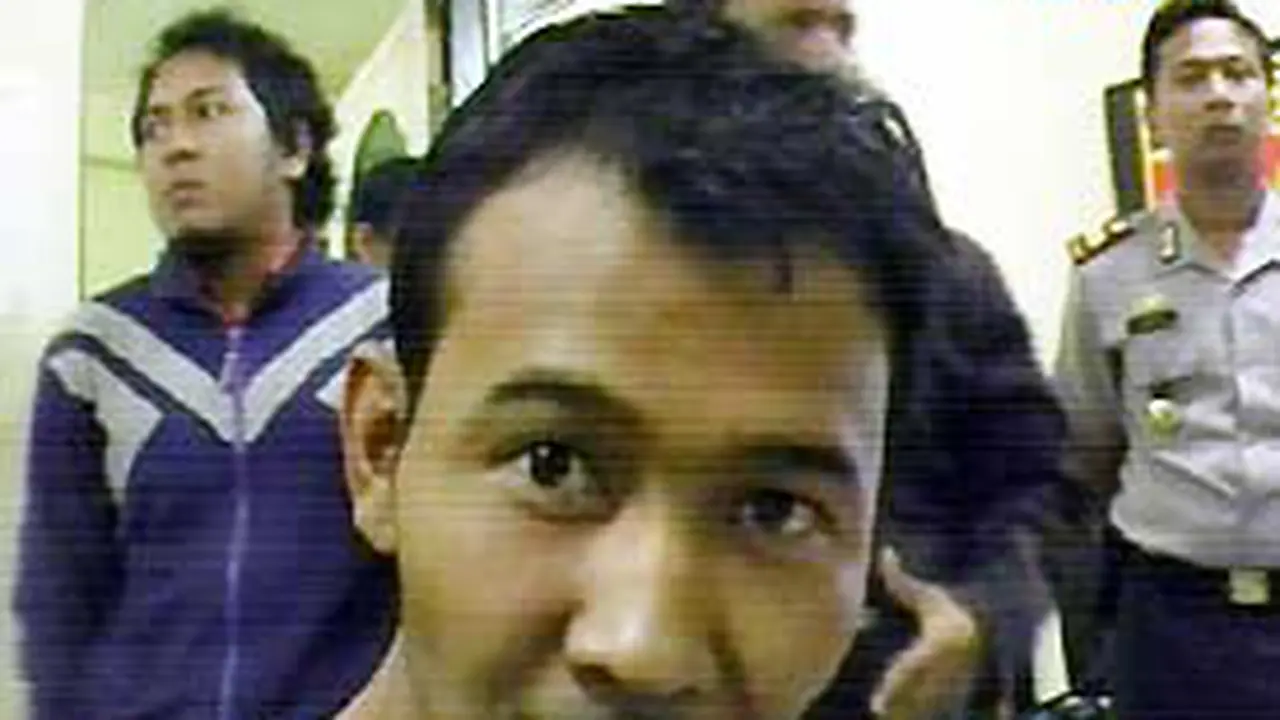 080704ajual-istri.jpg
