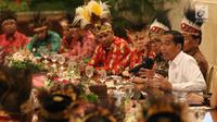 Presiden Joko Widodo atau Jokowi mengundang para tokoh asal Papua dan Papua Barat di Istana Negara, Jakarta, Selasa (10/9/2019). Puluhan tokoh Papua hadir ke Istana kompak mengenakan topi rumbai, begitu juga para menteri yang mendampingi Jokowi. (Liputan6.com/Angga Yuniar)