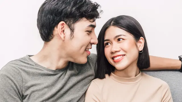 perempuan dan pasangan 23 agustus