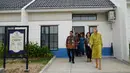 Ratu Maxima dari Belanda (kanan), dalam kapasitasnya sebagai Advokat Khusus Sekretaris Jenderal Perserikatan Bangsa Bangsa (PBB) untuk Kesehatan Keuangan (UNSGSA), mengunjungi kompleks perumahan bersubsidi untuk keluarga berpenghasilan rendah di Bekasi, Jawa Barat, pada Rabu 26 November 2025. Hari ini, Rabu 26 November 2025, Ratu Belanda Maxima Zorreguieta Cerruti mengunjungi kompleks perumahan bersubsidi untuk keluarga berpenghasilan rendah di Bekasi, Jawa Barat. (Tatan Syuflana/POOL/AFP)