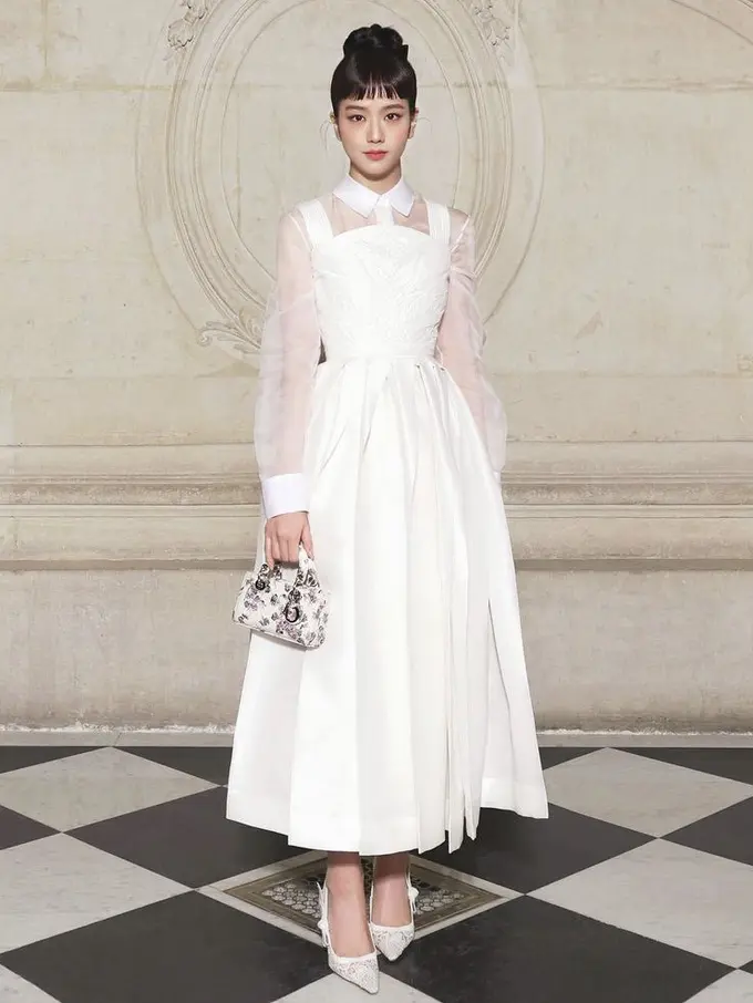 Tampilan Jisoo Blackpink di Haute Couture Dior Paris