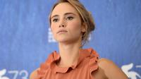 Suki Waterhouse menjalani perawatan kecantikan unik. (AFP/Bintang.com)