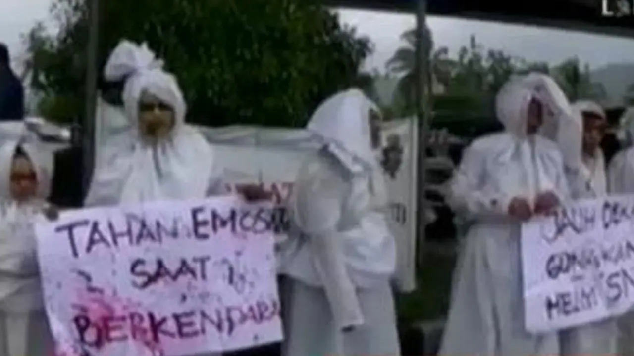 Segmen 3: 'Pocong' Atur Lalu Lintas hingga Batman Vs Superman