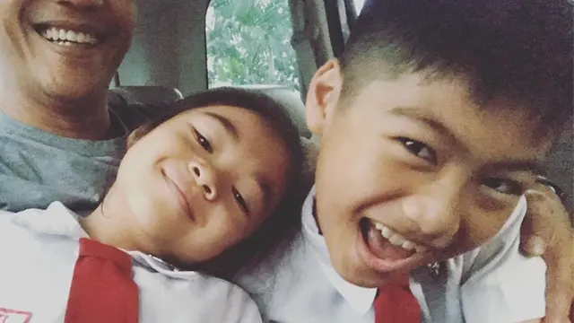 Jarang Terekspos, Ini 6 Potret Harmonis Penyanyi Nugie dan Keluarga