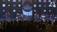 The Lantis tampil membawakan lagu pada acara Jakarta International BNI Java Jazz Festival (JJF) 2025 di Jakarta International Expo (JIExpo) Kemayoran, Jakarta, Minggu (1/6/2025). (Liputan6.com/Herman Zakharia)