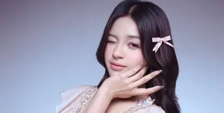 Pemilik nama lengkap Elsa Japasal baru saja membagikan potret terbarunya yang difoto oleh photografer @ifanhartanto di sebuah studio foto. [@elsaajapasal]