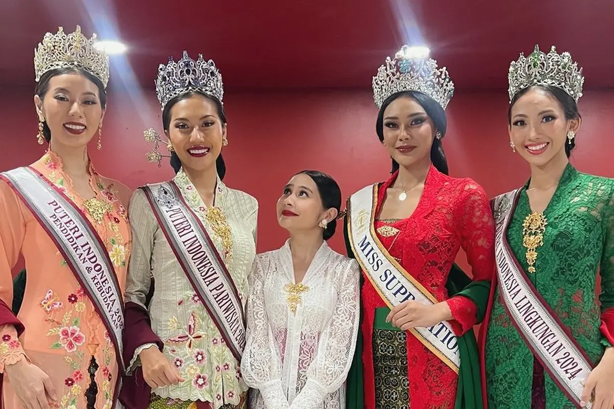 Prilly Latuconsina bersama Puteri Indonesia (Instagram/prillylatuconsina96)