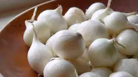 Selain jengkol kamu juga bisa memanfaatkan bawang putih untuk mengobati kanker.
