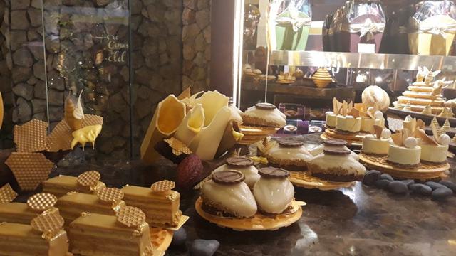 Rangkaian cake dan pastry bervarian rasa cokelat emas pertama di Indonesia dari The Harvest