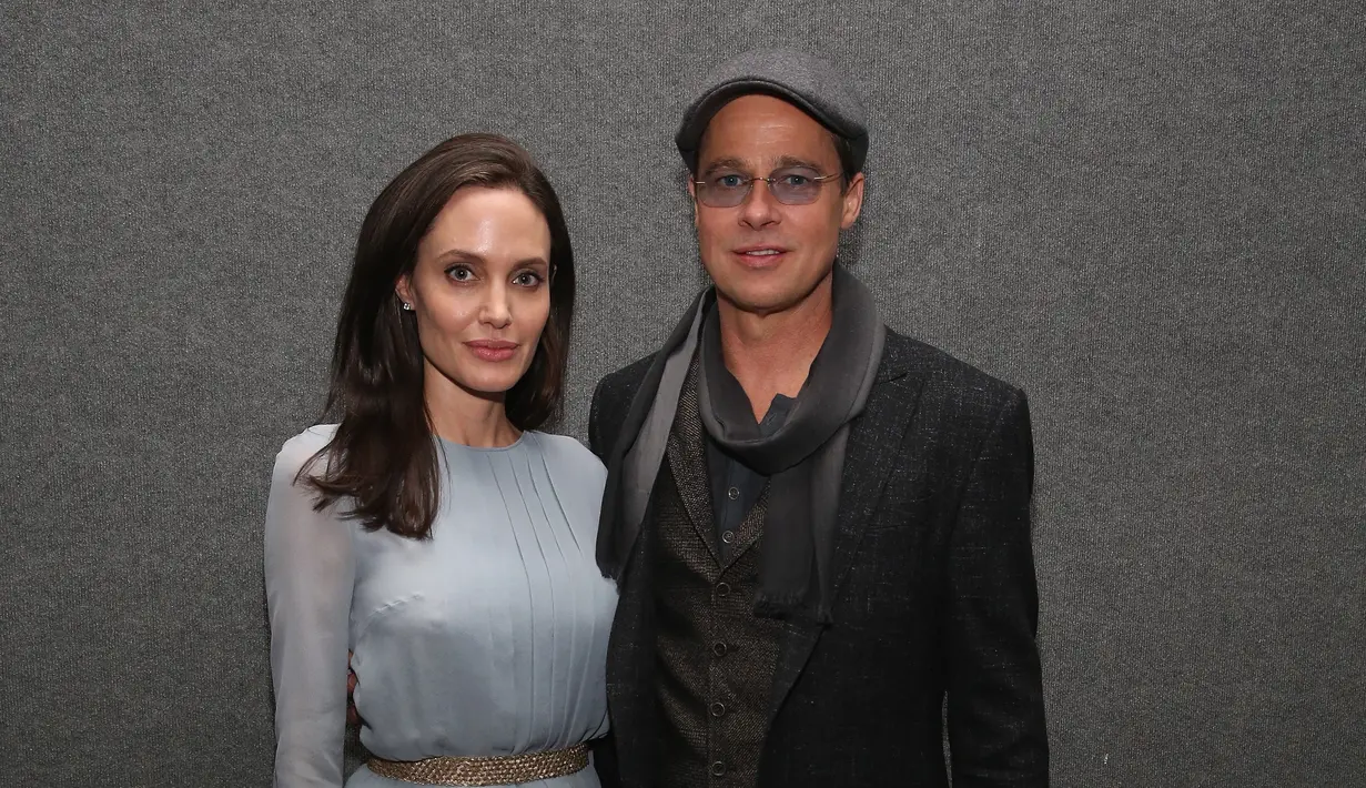 Angelina Jolie sebagai penggugat cerai Brad Pitt untuk pertama  kali sekaligus meminta hak asuh penuh anaknya. Namun kini disiarkan bahwa Jolie sedang merindu dan berpikir dua kali  soal perceraiannya. (AFP/Bintang.com)