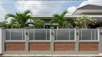 8 Model Pagar Bata atau Beton Setengah Badan Kombinasi Polikarbonat untuk Hunian Kontemporer