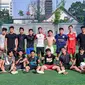 Rey Bong dan bintang Dari Jendela SMP main bola bersama (Foto: Instagram/@jefannathanio)