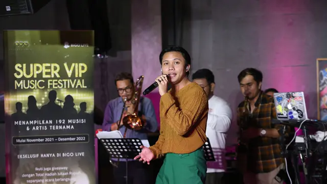 Rizky Febian tampil di  di acara Super VIP Music Festival di kawasan Gandaria, Jakarta Selatan, Rabu (23/2/2022).
