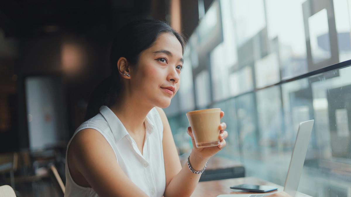 Kenali Sikap Perempuan yang Dapat Membuat Pria Tertarik dan Betah Kenal Lama