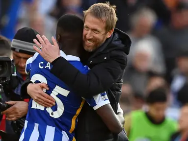 Graham Potter telah meninggalkan Brighton and Hove Albion untuk membesut Chelsea sejak 8 September 2022 lalu. Kejeniusannya dalam meracik permainan Brighton di Liga Inggris pada awal musim 2022/2023 ini jadi alasan ia layak menggantikan posisi Thomas Tuchel. Salah satu kejeniusannya tentu saja dengan komposisi pemain saat ia menukangi Brighton. Tercatat ia memiliki 5 pemain asal Amerika Latin yang kini menjadi warisan usai kepergiannya. Berikut kelima pemain tersebut. (AFP/Glyn Kirk)