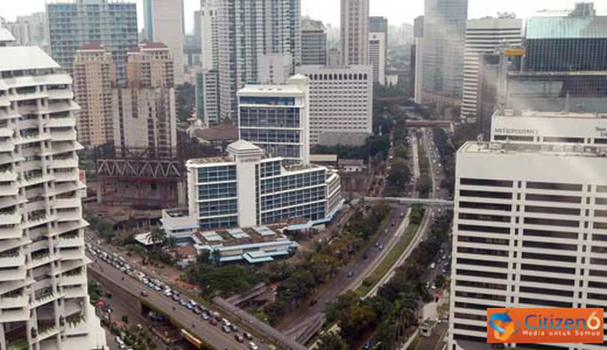 Citizen6, Jakarta: Gedung-gedung bertingkat di kawasan Jalan Jenderal Sudirman, Jakarta Pusat. Tidak ada lagi ruang terbuka hijau, bahkan penambahan ruas jalan tidak bisa lagi, sehingga sering terjadi kemacetan. (Pengirim: Sunyoto)