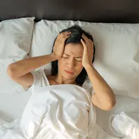 Faktor terbesar yang menyebabkan sulit untuk tidur adalah pikiran yang dipenuhi kecemasan. (Foto/dok: Freepik/jcomp)