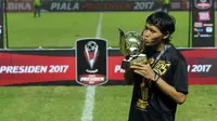 Gelandang Arema FC, Adam Alis jadi pemain terbaik Piala Presiden 2017 (Foto: Helmi Fithriansyah/Liputan6.com)