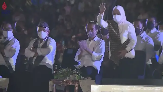 6 Momen Iriana Jokowi Lambaikan Tangan Ajak Andmesh Kamaleng Foto Bareng, Tuai Pujian