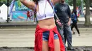 Seorang gadis berjoget saat menghadiri hari ke 2 Festival Budweiser Made in America 2017 di Benjamin Franklin Parkway di Philadelphia, Pennsylvania (3/9). (Lisa Lake/Getty Images for Anheuser-Busch/AFP)