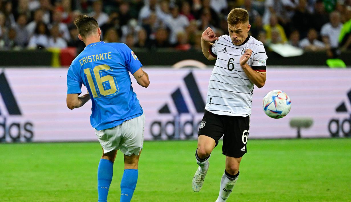 Joshua Kimmich. Pada putaran final Piala Dunia 2022, Grup E dihuni oleh Spanyol, Kosta Rika, Jerman dan Jepang. Gelandang Jerman berusia 27 tahun, Joshua Kimmich menjadi pemain dengan nilai pasar tertinggi dari seluruh pemain di Grup E dengan nilai 80 juta Euro atau setara Rp1,2 triliun. Bersama Timnas Jerman ia telah mengoleksi 68 caps dengan torehan 5 gol dan 18 assist sejak melakukan debut pada 29 Mei 2016. (AFP/John MacDougall)