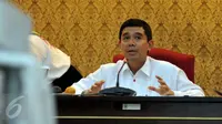 Menteri Pemberdayagunaan Aparatur Negara dan Reformasi Birokrasi Yuddy Chrisandi memimpin rapat interent di Kementrian Aparatur Negara dan Reformasi Birokrasi, Jakarta, Senin (2/11/2015).(Liputan6.com/Johan Tallo)