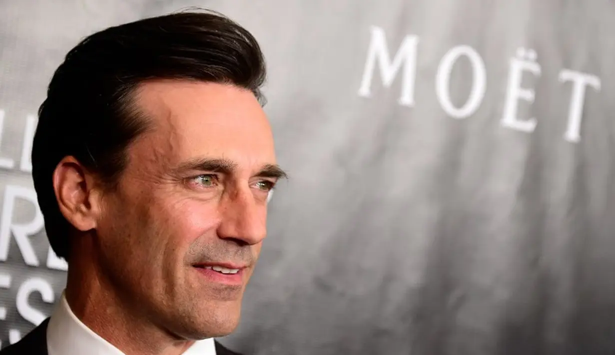 John Hamm sempat mengencani Jennifer Westfeld selama hampir 20 tahun. Meski tak menikah, ia mengaku Jenn lebih dari seorang kekasih. Meski  demikian, hubungan mereka kandas di tahun 2015.(FRAZER HARRISON / GETTY IMAGES NORTH AMERICA / AFP)