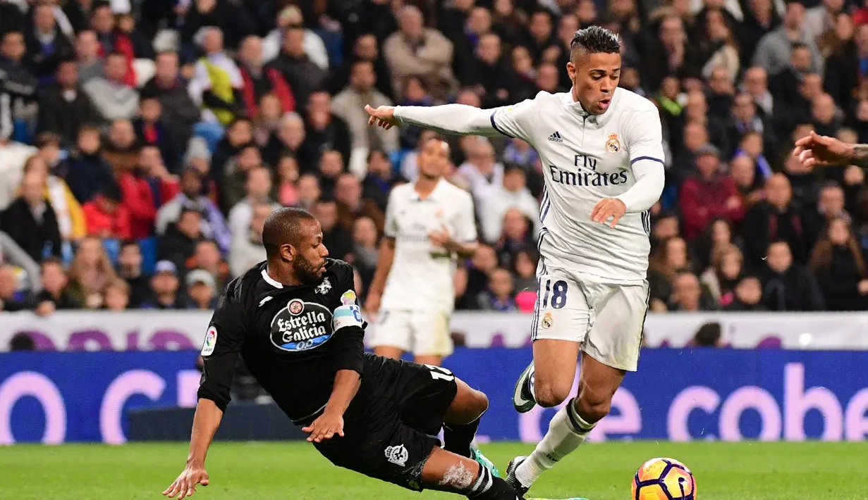Enam menit jelang waktu normal berakhir, Real Madrid berhasil menyamakan kedudukan. Umpan lambung Lucas Vazquez dituntaskan Mariano. (AFP/Pierre-Philippe Marcou)