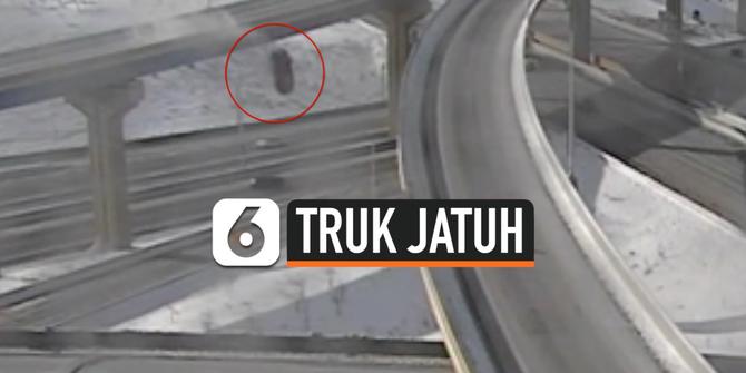 VIDEO: Ngeri, Detik-Detik Truk Jatuh dari Tol Layang Setinggi 21 Meter