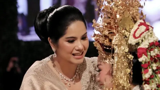 Annisa Pohan saat Hadir di Pernikahan Rasyid Rajasa dan Tamara Kalla. [@annisayudhoyono]