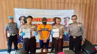 Seseorang yang mengaku wartawan media cetak diamankan aparat Polres Madiun lantaran melakukan pemerasan terhadap seorang guru SD di Karangrejo, Madiun. (Foto: Solopos.com)