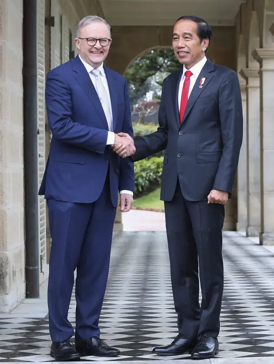 <p>"Kunjungan saya ke Australia kali ini akan fokus pada penguatan kerja sama ekonomi, di mana Anda semua akan jadi bagian penting di dalamnya," kata Jokowi, demikian dikutip dari keterangan Biro Pers Sekretariat Presiden RI yang diterima di Jakarta. (Lisa Maree Williams/Pool via AP)</p>