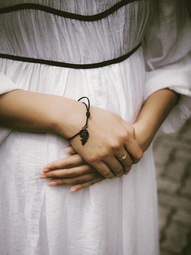 6 Potret Glenca Chysara Perankan Ibu Hamil, Pamer 'Baby Bump' Curi Perhatian