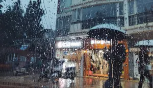 Ilustrasi hujan. (Photo by Alvin Leopold on Unsplash)