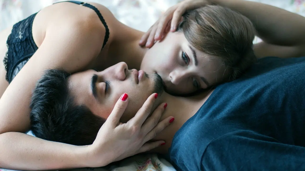 13 Alasan Kenapa Kamu dan Pasanganmu Harus Bercinta Setiap Malam