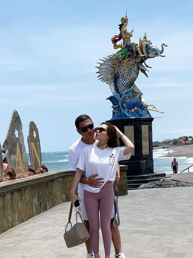 6 Potret Teuku Rafly dan Istri Liburan Berdua di Bali, Mesra Bak ABG Pacaran