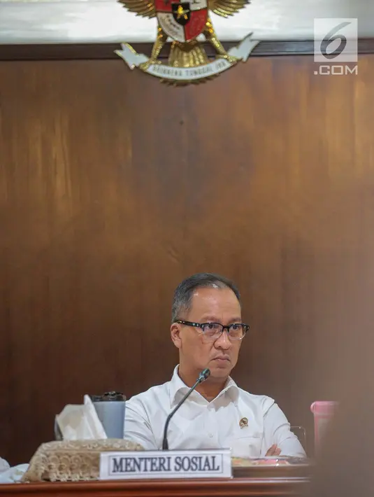 Menteri Sosial Agus Gumiwang Kartasasmita mengikuti acara persiapan acara puncak peringatan Hari Penyandang Disabilitas Internasional (HDI) 2018 di Gedung Kementerian Sosial, Jakarta, Jumat (30/11). (Liputan6.com/Faizal Fanani)