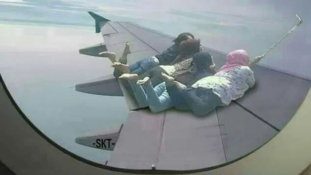6 Editan Foto Naik Pesawat Ini Gagal Estetik, Nyeleneh Banget