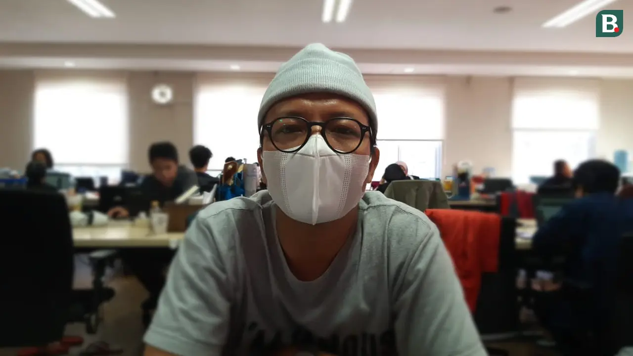 Ilustrasi orang pakai masker saat wabah Virus Corona COVID-19 di Indonesia.