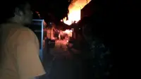 Kebakaran melanda Pasar Mandiraja, Purbalingga. (Foto: Liputan6.com/SRU DAPI BNA/Muhamad Ridlo)