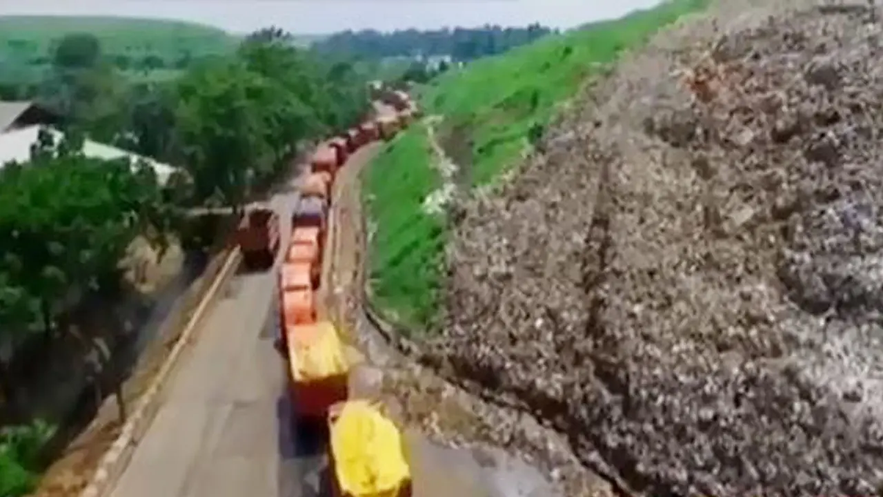 Antre Truk Sampah