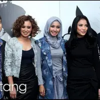 Bukan Bintang Biasa (BBB) sempat menghilang dari industri musik Indonesia karena kesibukan masing-masing anggotanya. Tahun ini, BBB kembali merilis single ‘Best Friend Forever’. Selain itu, saat ini beberapa personel BBB sudah berstatus menikah.