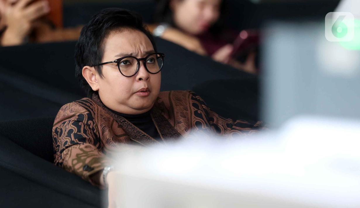 Ammy Amalia Fatma Surya tiba di Gedung Merah Putih KPK, Jakarta, sekitar pukul 10.13 WIB. Tampak dalam foto, Pelaksana Tugas (Plt) Bupati Cilacap, Jawa Tengah, Ammy Amalia Fatma Surya, usai menjalani pemeriksaan tim penyidik Komisi Pemberantasan Korupsi (KPK) di Gedung Merah Putih, Jakarta, Selasa (5/5/2026). (Liputan6.com/Helmi Fithriansyah)