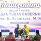 Syamsuar dan istri dalam acara pelepasan tugas sebagai Gubernur Riau karena maju dalam pemilihan umum sebagai calon legislatif untuk DPR. (Liputan6.com/Diskominfo Riau)